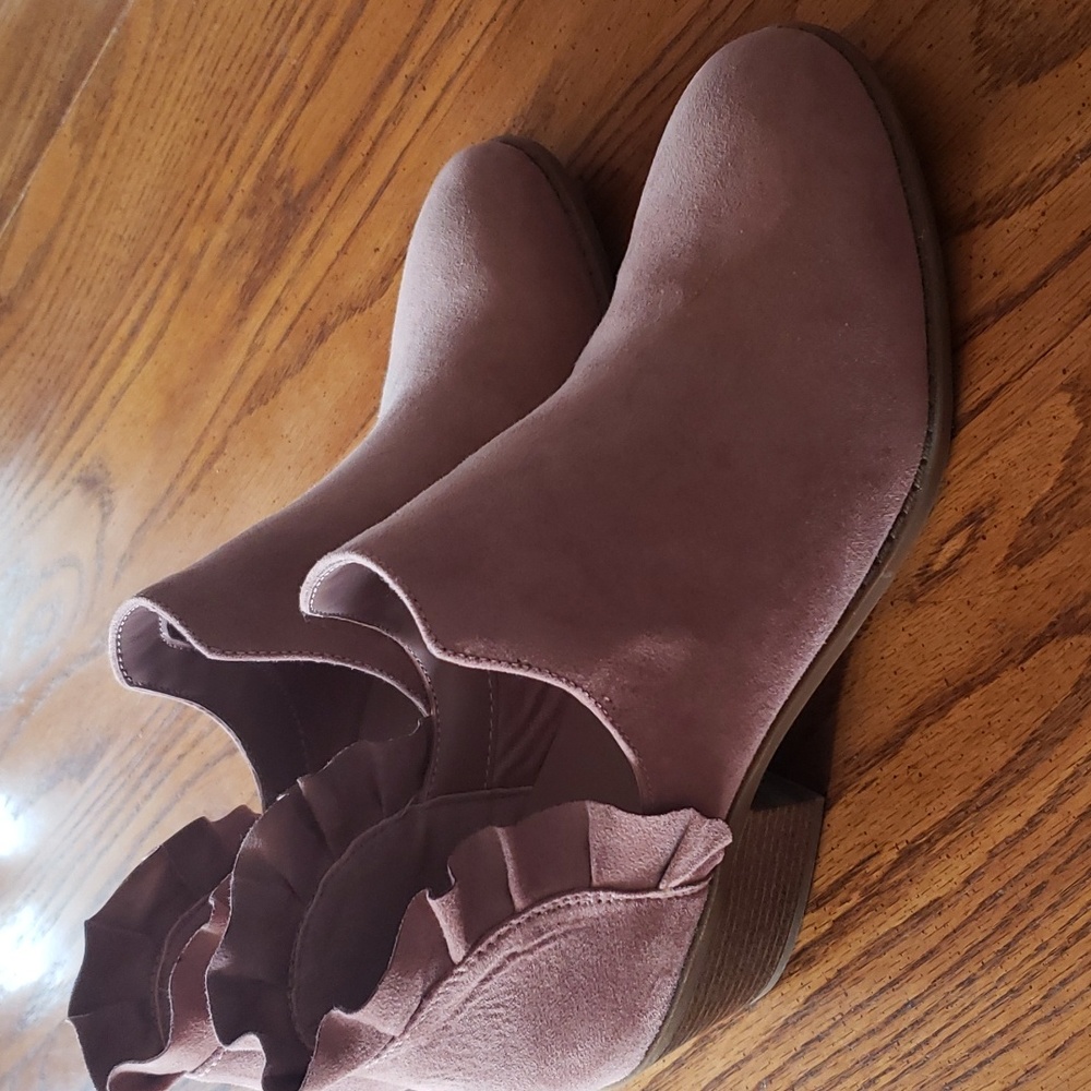 Boots - Picture 4 of 4